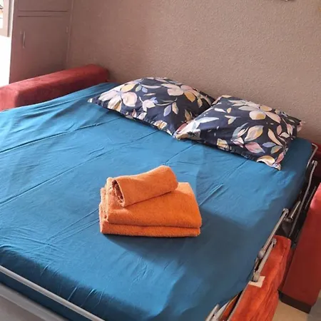 Mimilou Eleuthera 300 M Centre Naturiste شقة